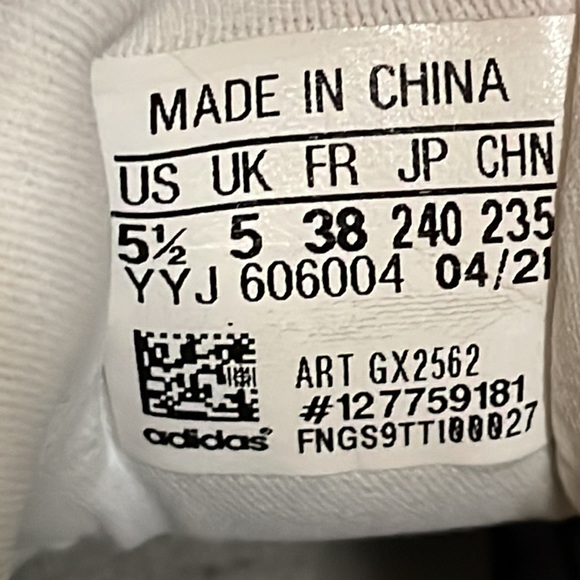 Ultra boost shoes - Picture 12 of 12